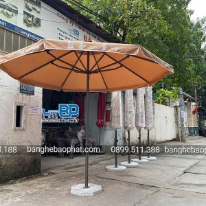 Dù che nắng quán cà phê có bèo màu be