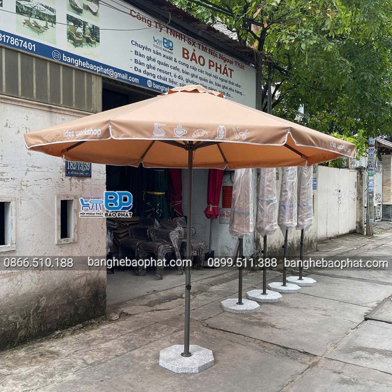 Dù che nắng quán cà phê có bèo màu be