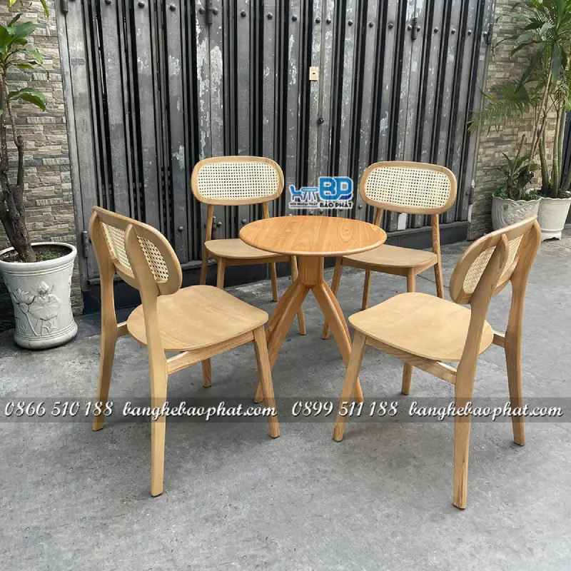 Bàn ghế gỗ quán trà sữa có tính thẩm mỹ cao