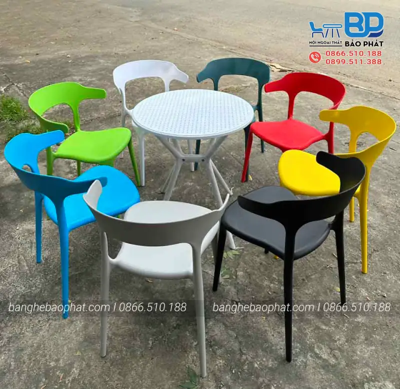Bàn ghế nhựa đúc nguyên khối đa dạng màu sắc