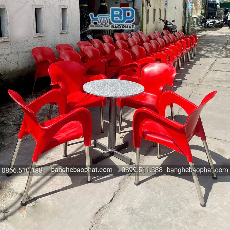 Ghế nhựa đỏ là lựa chọn tối ưu chi phí