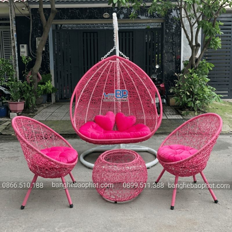 Xích đu ngoài trời mây nhựa 2 người ngồi màu hồng