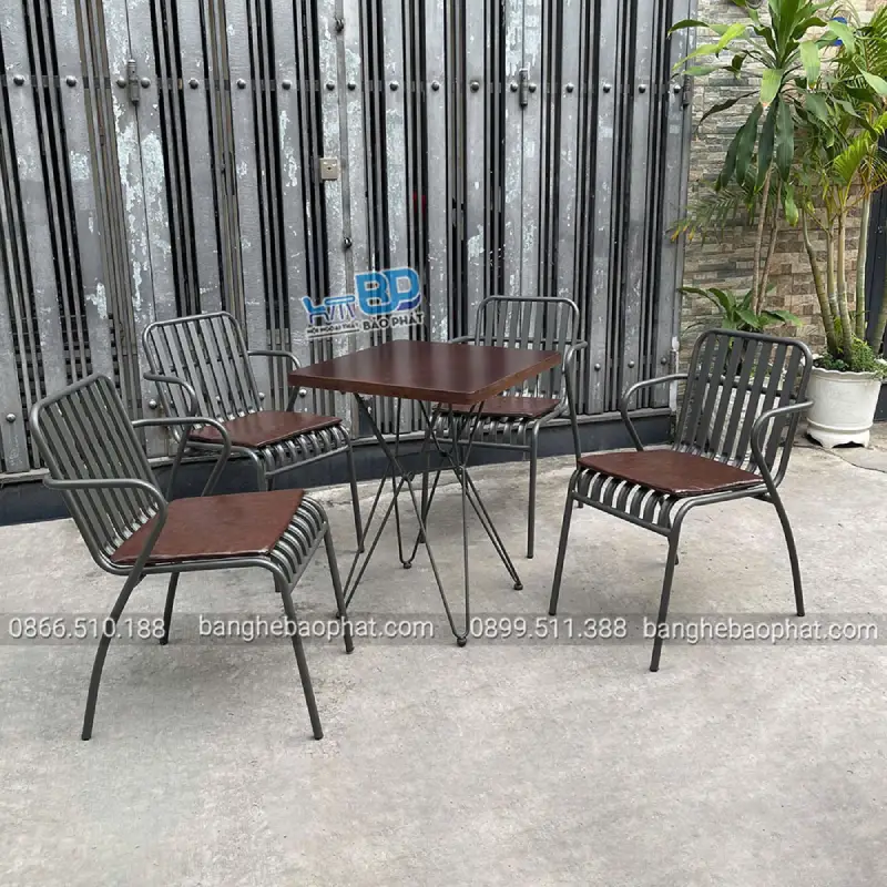 Ghế sắt tựa lưng chân cong màu xám nệm nâu