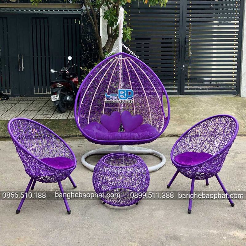 Xích đu ngoài trời mây nhựa 2 người ngồi màu tím