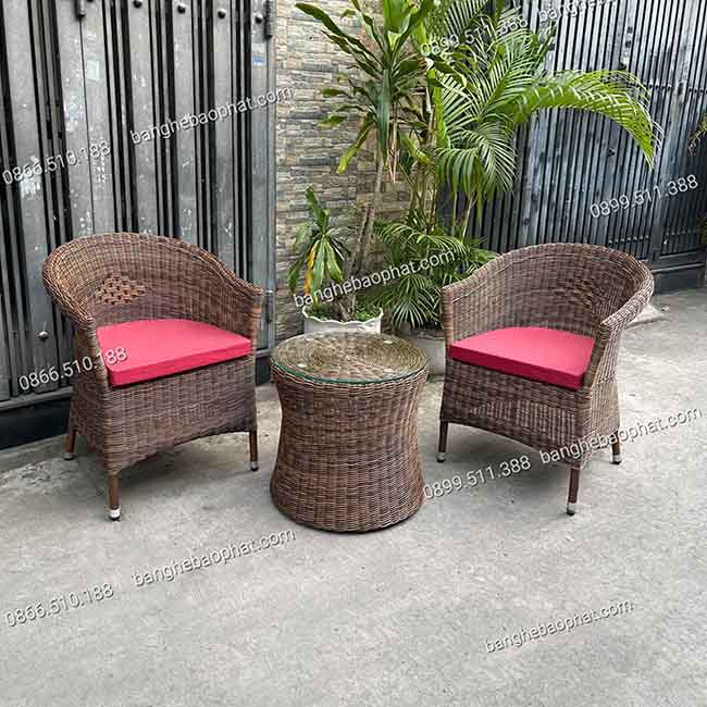 Bàn ghế ban công chung cư làm từ chất liệu nhựa giả mây