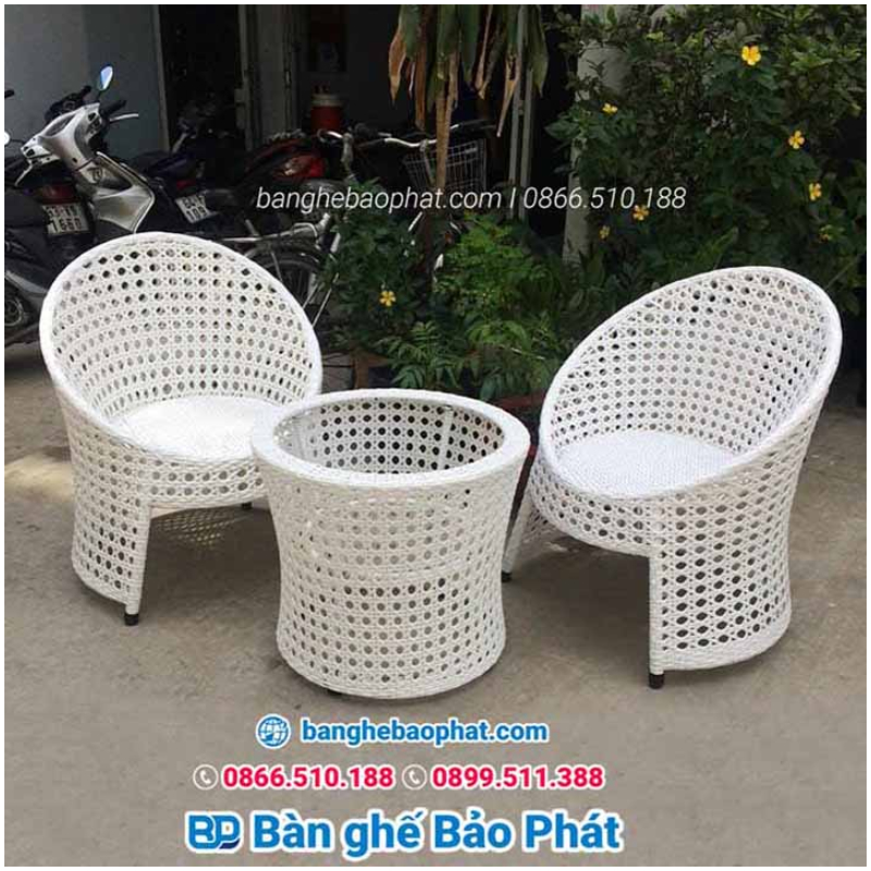 Bộ bàn ghế ban công chung cư mây nhựa đan mắt cáo truyền thống