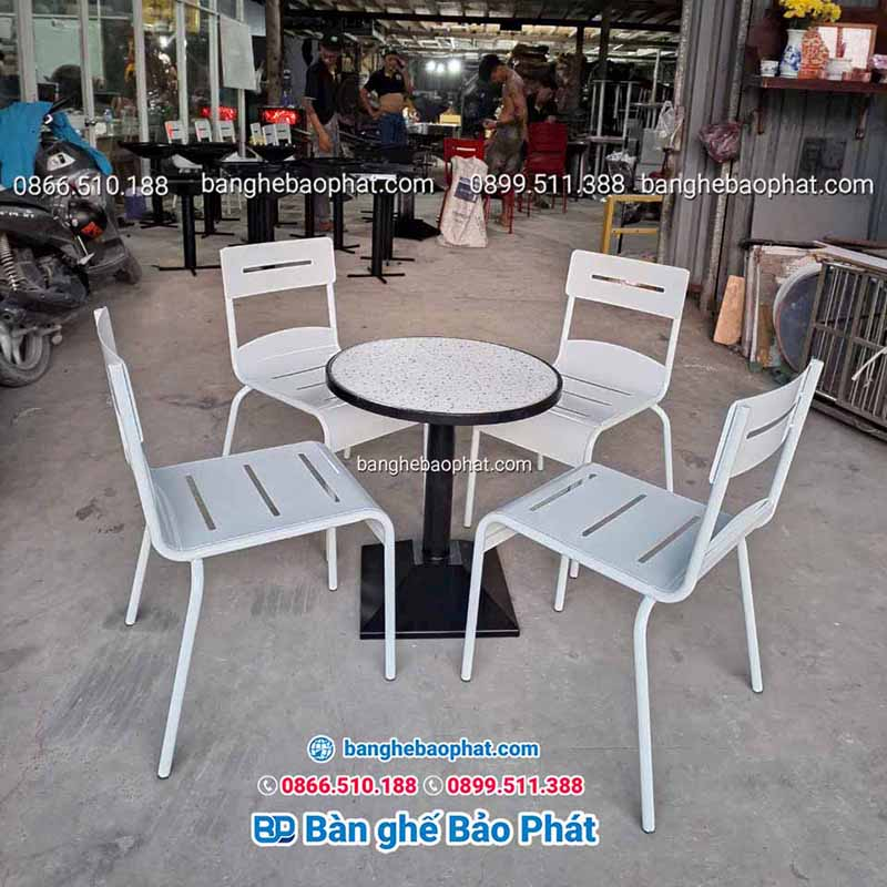 Bàn ghế ban công sắt sơn tĩnh điện chống rỉ sét tốt