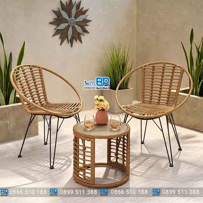 Bàn ghế giả mây ban công homestay