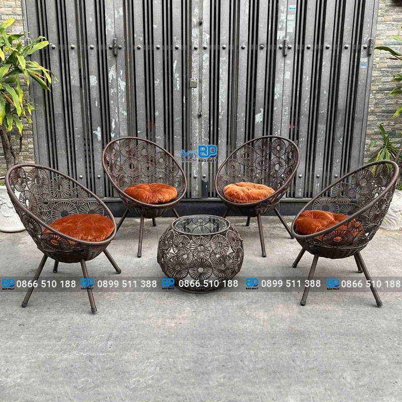Bàn ghế nhựa giả mây cho ban công homestay
