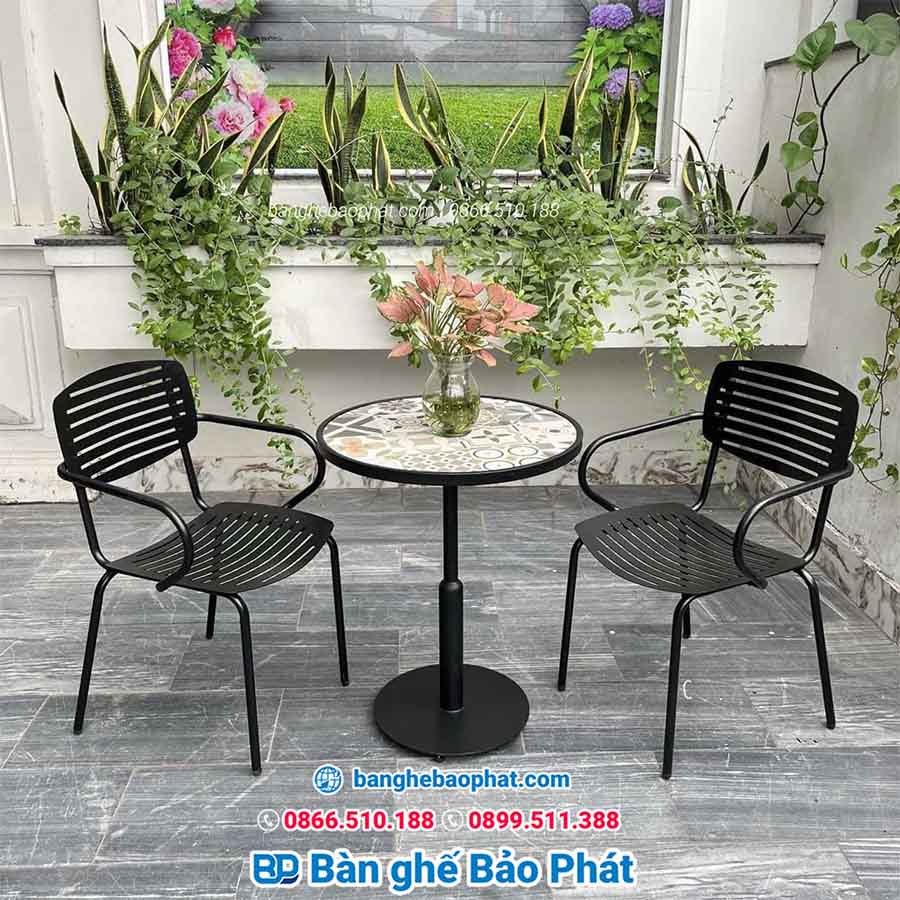 Bàn ghế ban công sắt là gì?