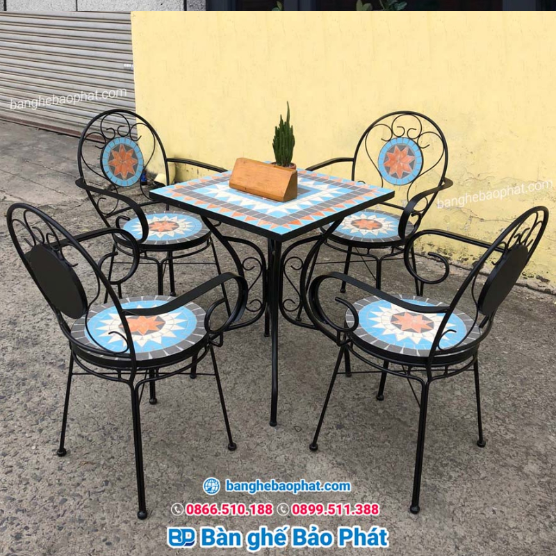 Bộ bàn ghế sắt mỹ thuật ban công mặt đá mosaic