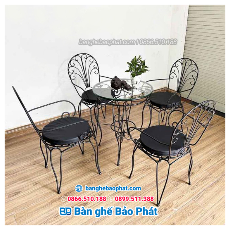 Bàn ghế sắt mỹ thuật cho ban công homestay