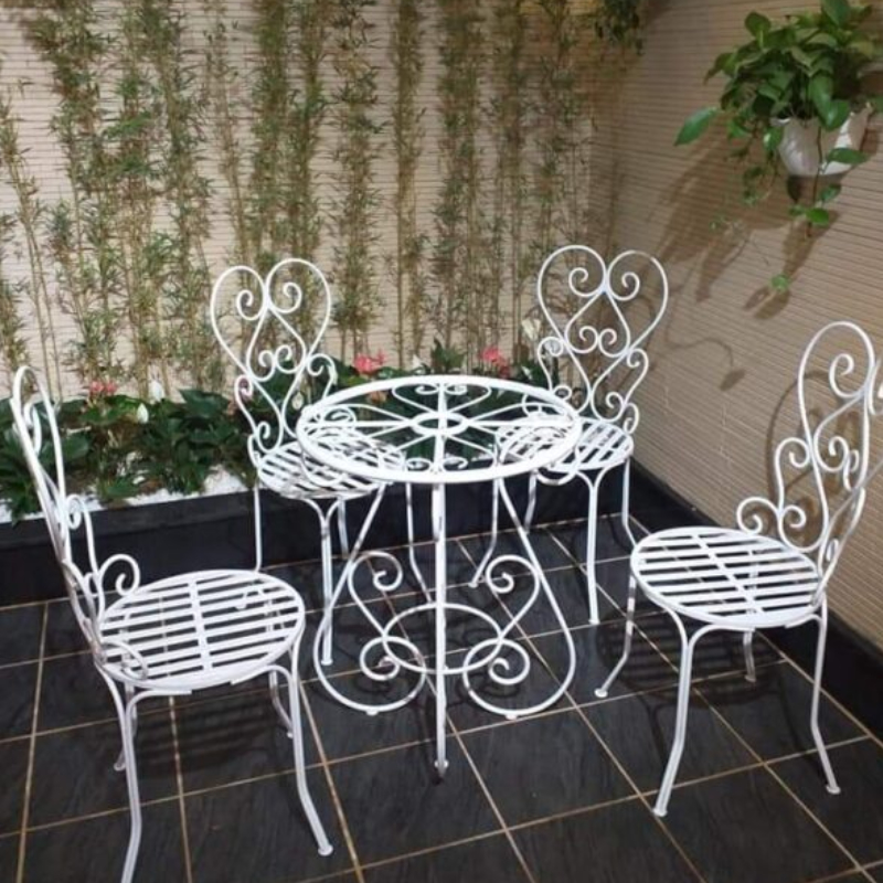Bàn ghế làm từ sắt uốn