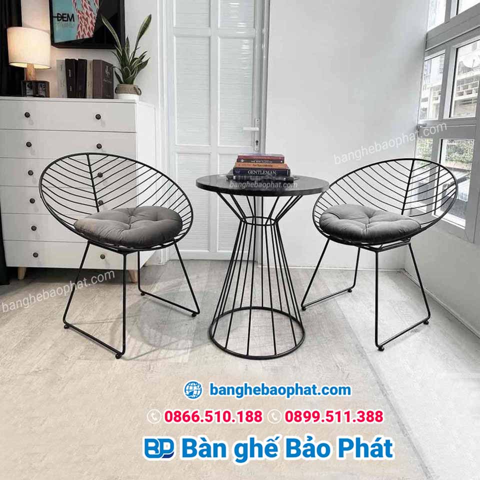 Bàn ghế ban công chung cư sắt nệm BGKSBP007
