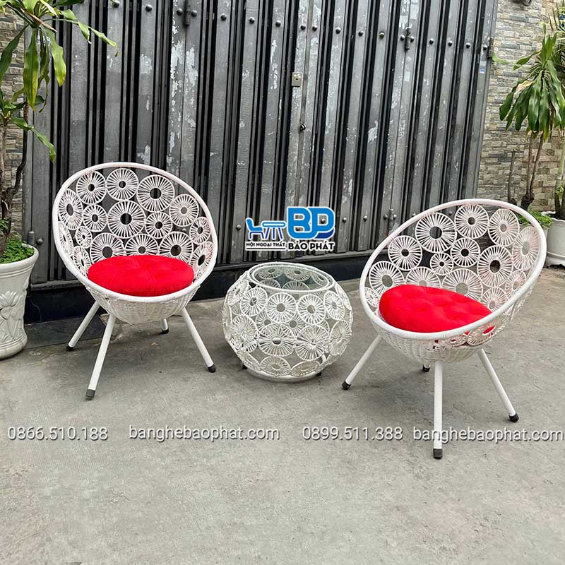 Bộ bàn ghế ban công chung cư nhỏ gọn ghế nhựa giả mây đồng tiền
