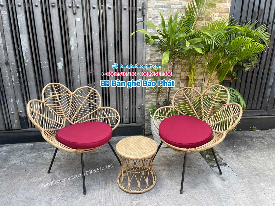 Bàn ghế nhựa giả mây ban công chung cư cánh hoa
