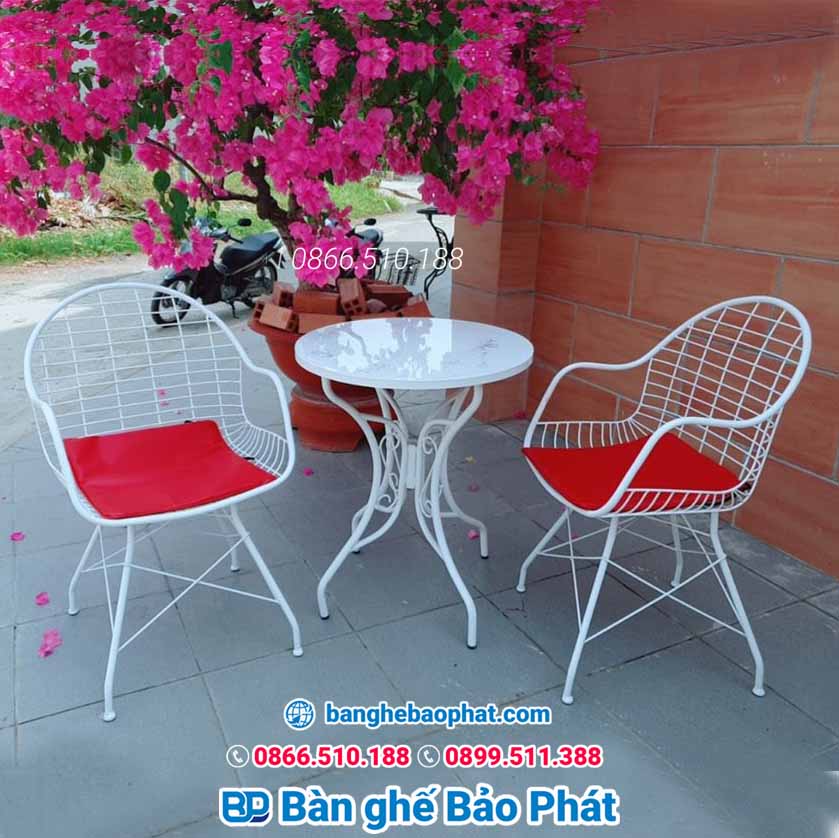 Bộ bàn ghế ban công chung cư sắt nệm BGKSBP008