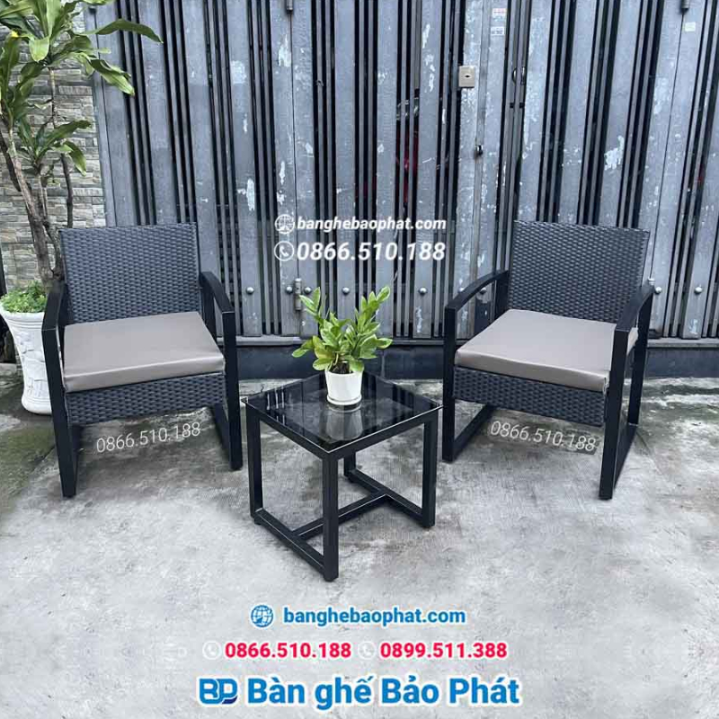 Bộ bàn ghế ban công mây nhựa khung sắt hộp SFNGMBP012 phong cách tối giản