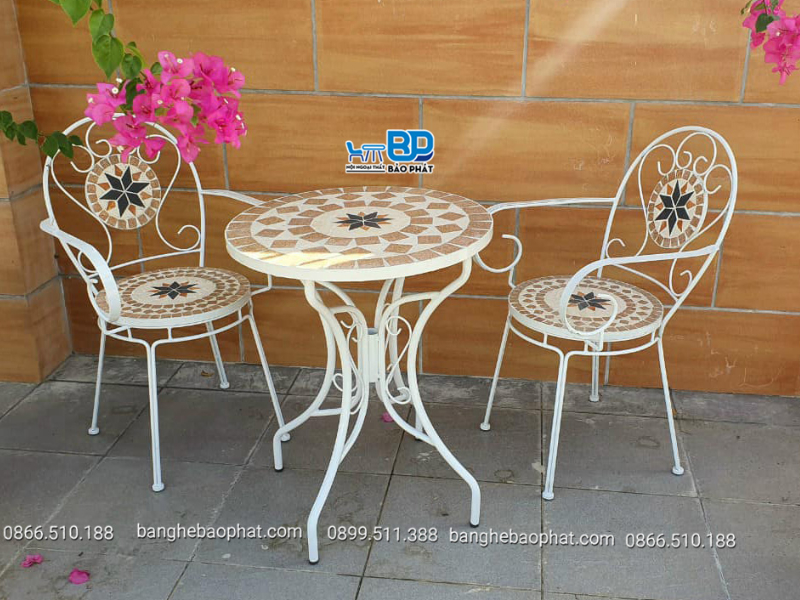 Bộ bàn ghế sắt mỹ thuật ban công mặt đá mosaic BP001