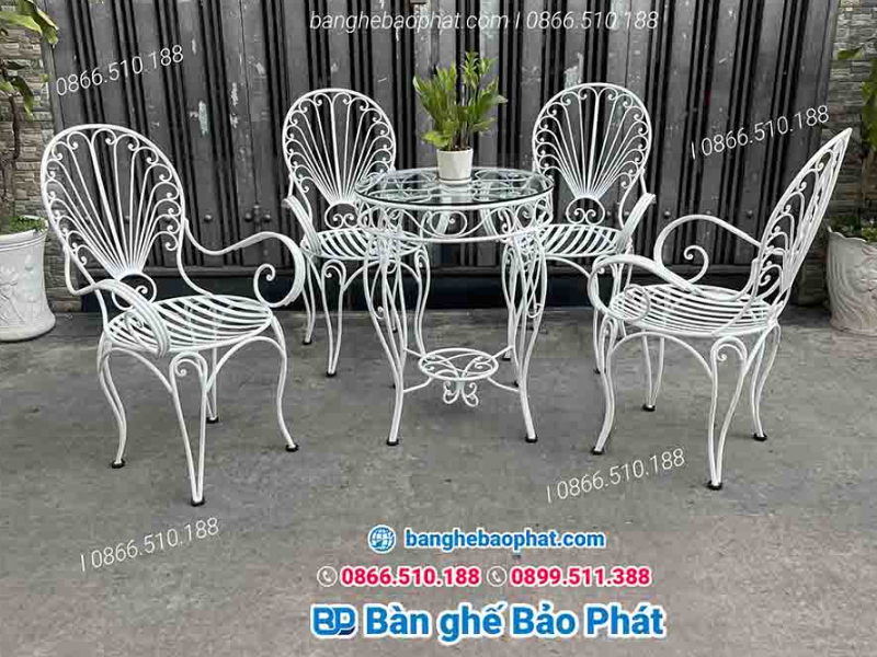 Bộ bàn ghế sắt mỹ thuật ban công màu trắng tinh tế