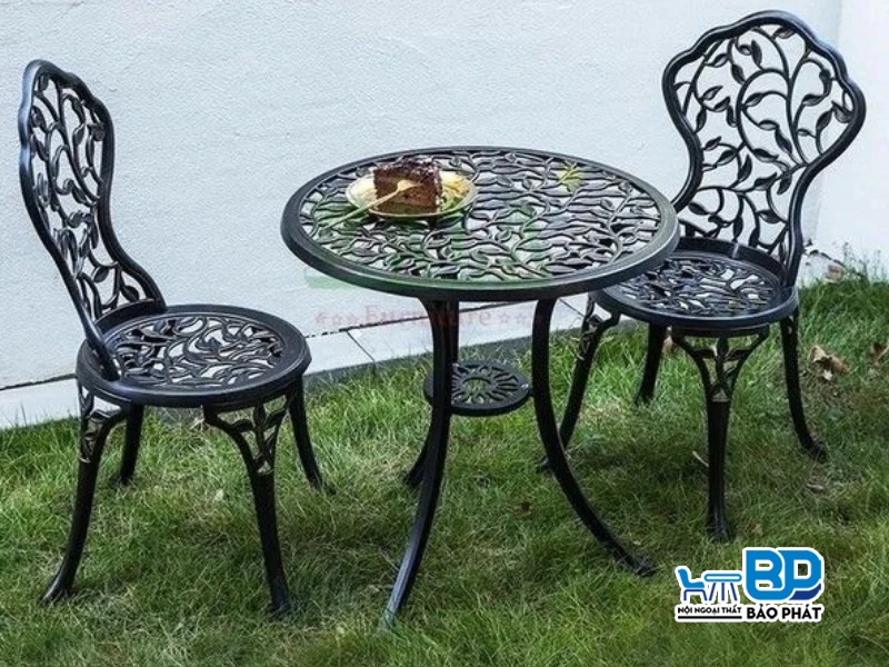 Đánh giá ưu nhược điểm của bàn ghế ban công nhôm đúc