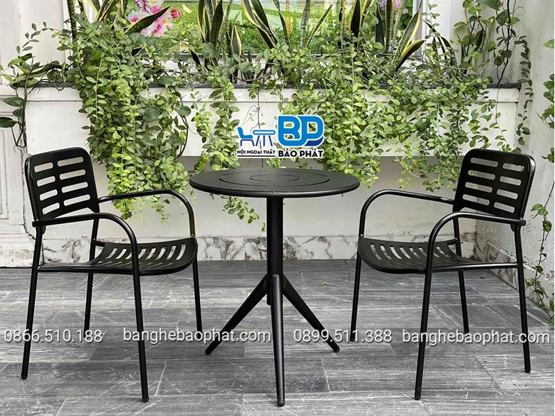 Kinh nghiệm chọn bàn ghế ban công chung cư chống mưa nắng hiệu quả