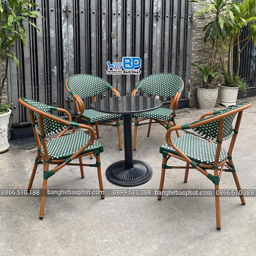Tại sao bàn ghế ban công chung cư cần tiêu chuẩn chống mưa nắng khắt khe hơn?