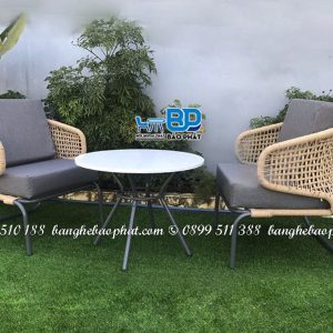 Tại sao bàn ghế ban công mây nhựa luôn là lựa chọn số 1 ngoài trời?