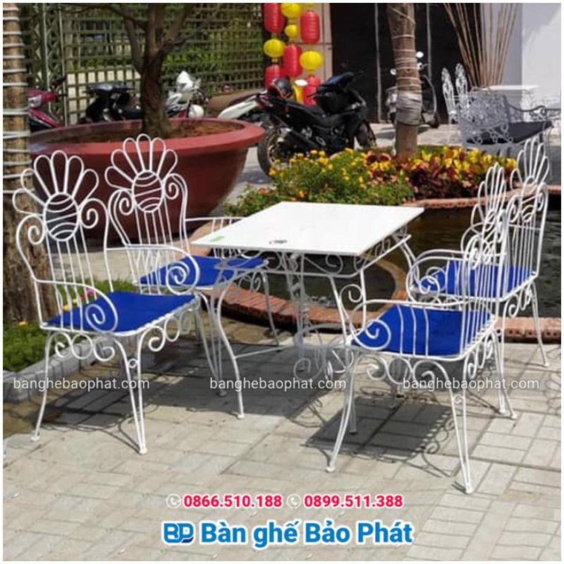 Trang trí ban công bằng bàn ghế sắt mỹ thuật