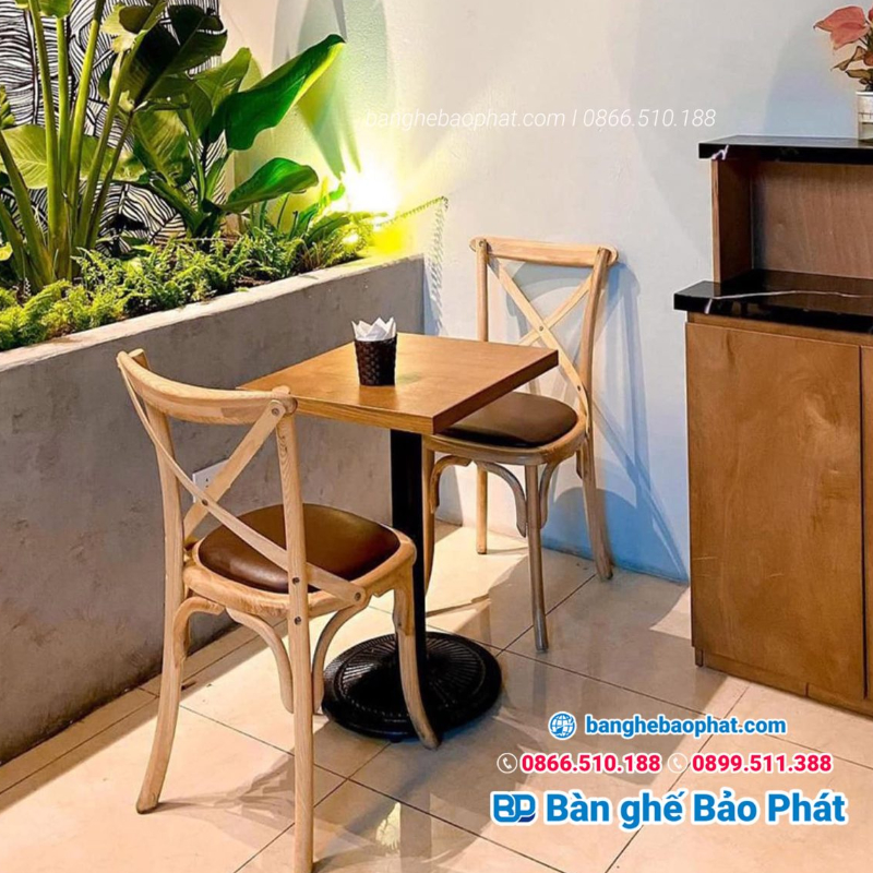 Trang trí ban công chung cư bằng bộ bàn ghế Bistro