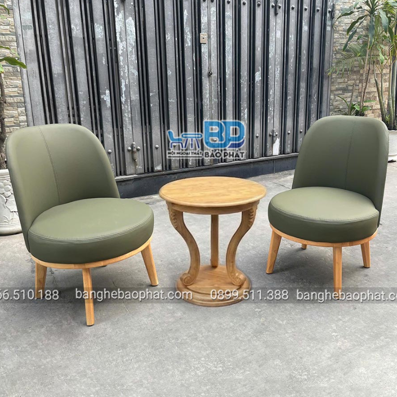 Trang trí ban công chung cư bằng bàn ghế gỗ tự nhiên kèm nệm
