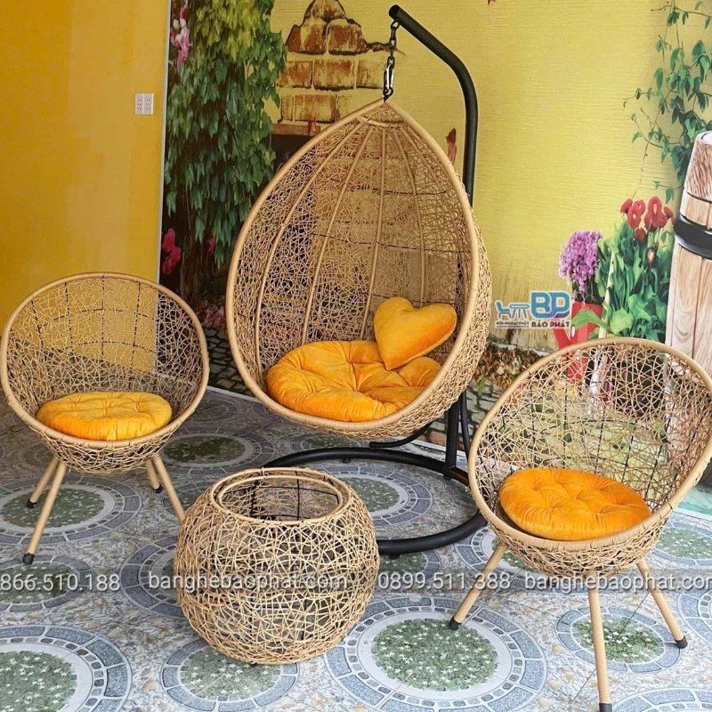 Trang trí ban công chung cư bằng ghế xích đu giọt nước