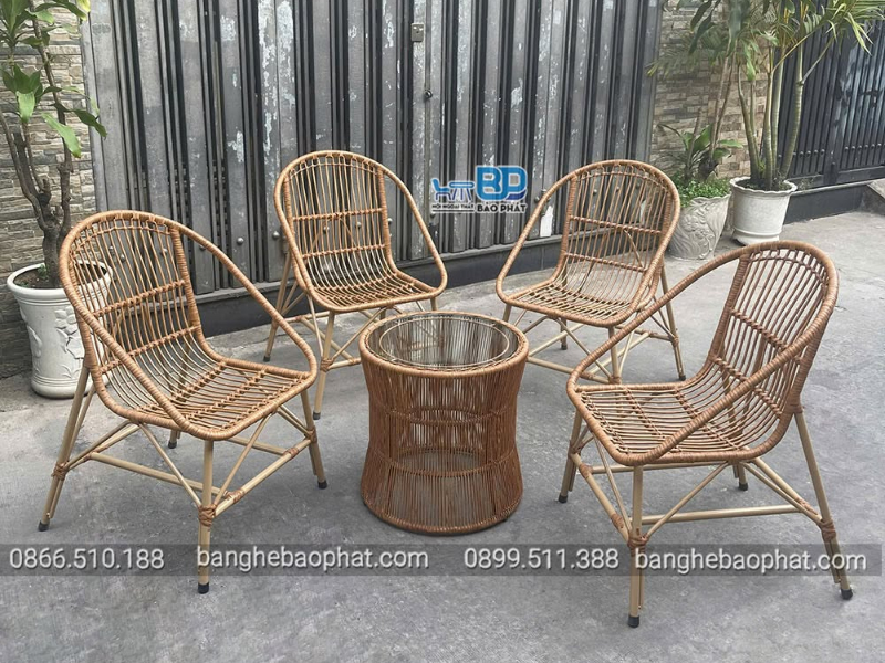 Vệ sinh bàn ghế ban công mây nhựa