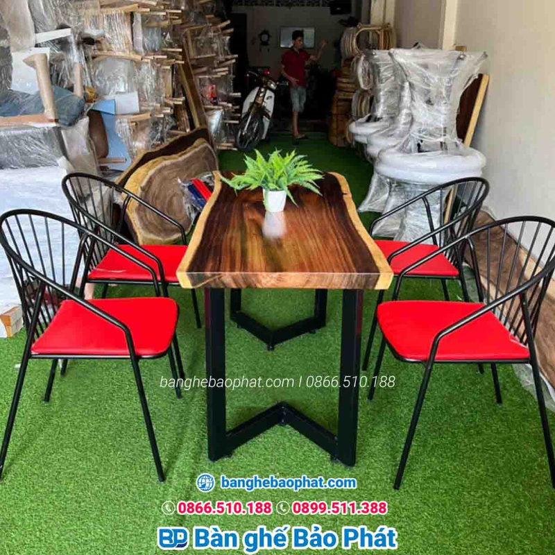 Bộ bàn ghế quán cơm ghế bằng sắt bàn me tây 1m2