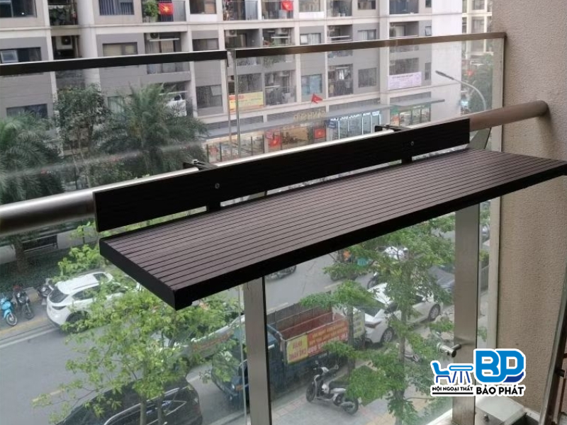 Bàn treo ban công rộng dưới 0.8 mét
