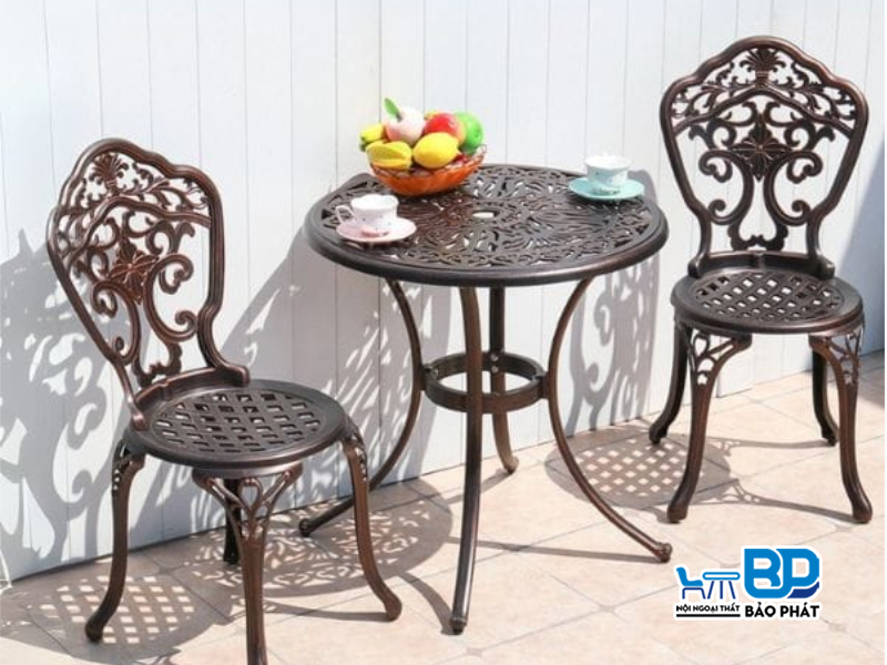 Bộ bàn ghế nhôm đúc 2 ghế 1 bàn dành cho ban công nhỏ