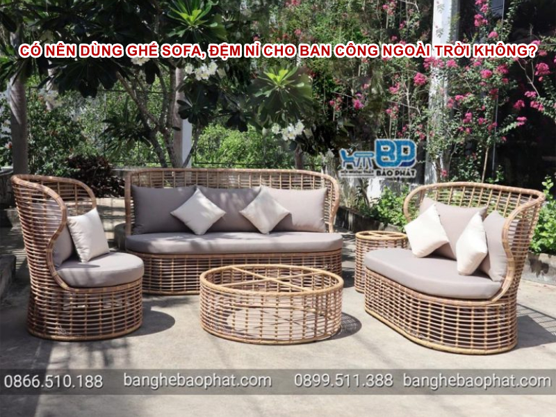 Có nên dùng ghế Sofa, đệm nỉ cho ban công ngoài trời không?