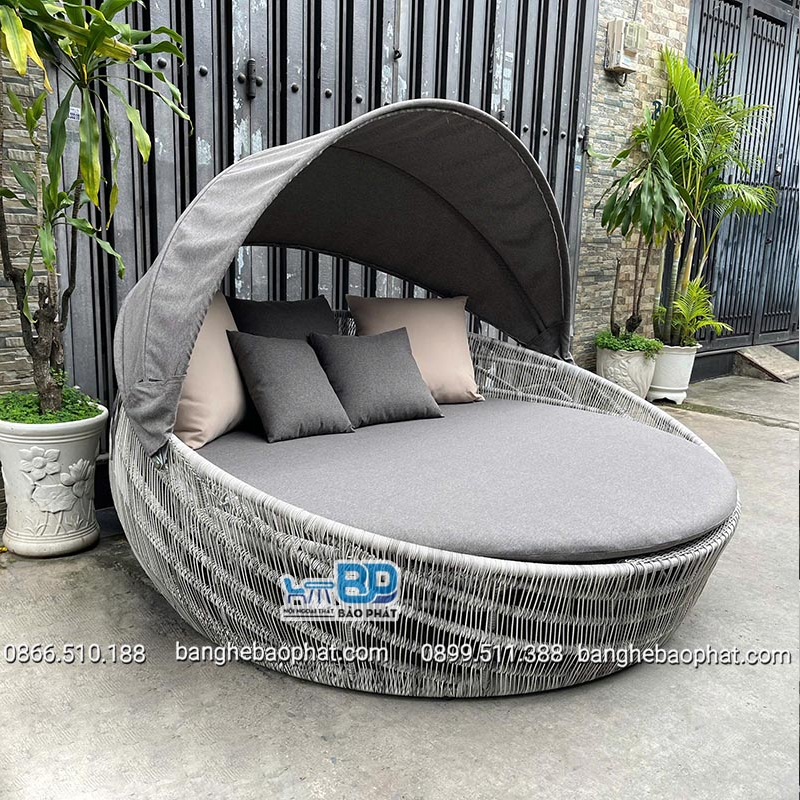 Bộ ghế hồ bơi có mái che + 5 gối nệm thiats nước, khung sắt kẽm, đan dây nhựa giả mây sợi tròn