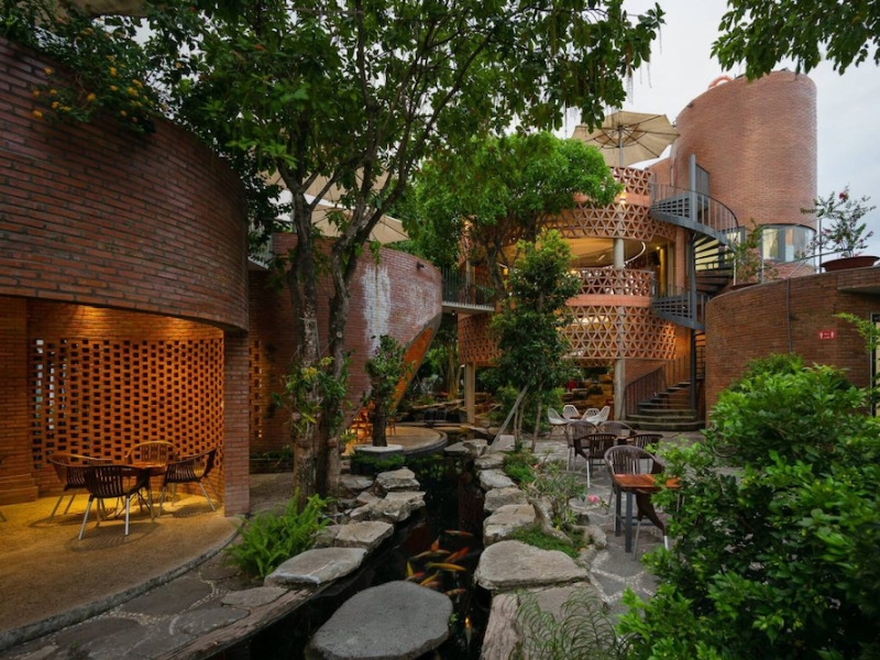 Mẫu thiết kế quán cafe 300m2 sân vườn đẹp