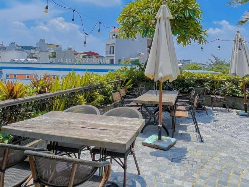 Thiết kế quán cafe sân thượng theo phong cách Tối Giản