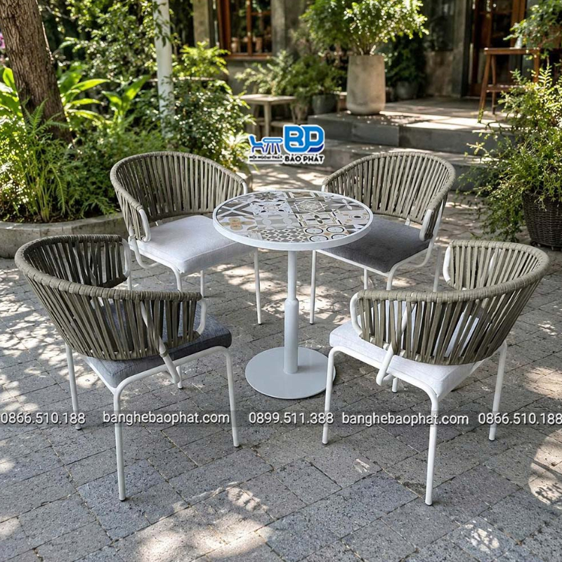 Bàn ghế đan mây nhựa dành cho quán cafe Hàn Quốc