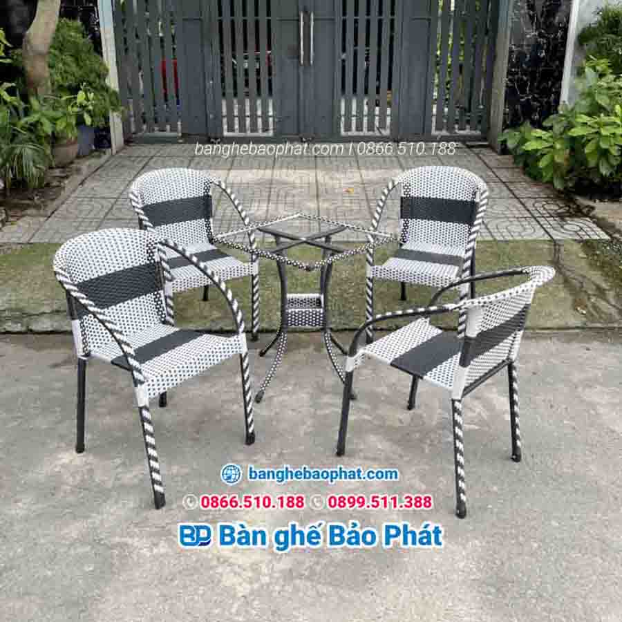 Bộ bàn ghế khung sắt tráng kẽm, đan sợi nhựa giả mây cao cấp
