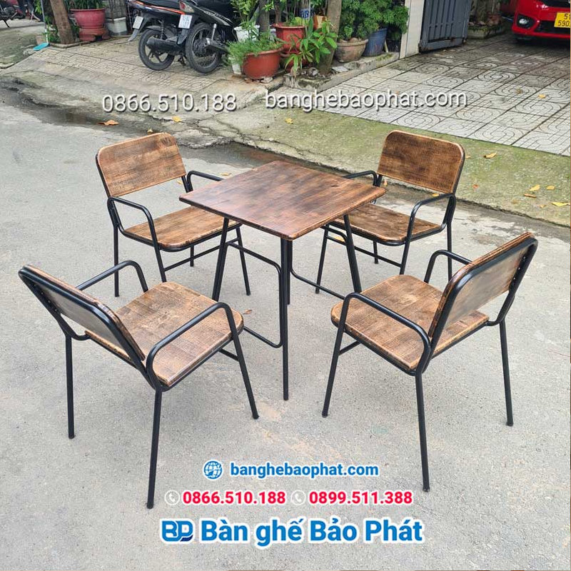 Bàn ghế quán gà rán khung sắt mặt gỗ