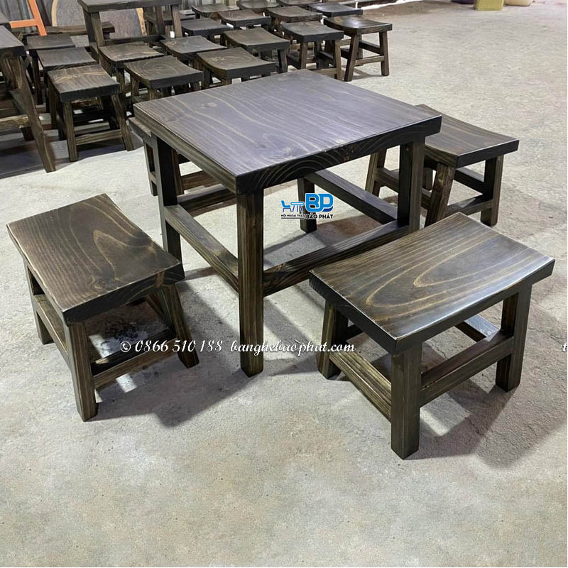 Bộ bàn ghế quán nhậu vỉa hè gỗ thông phong cách Vintage