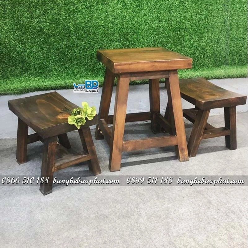 Bộ bàn ghế quán nhậu vỉa hè gỗ thông phong cách hoài niệm cổ điển