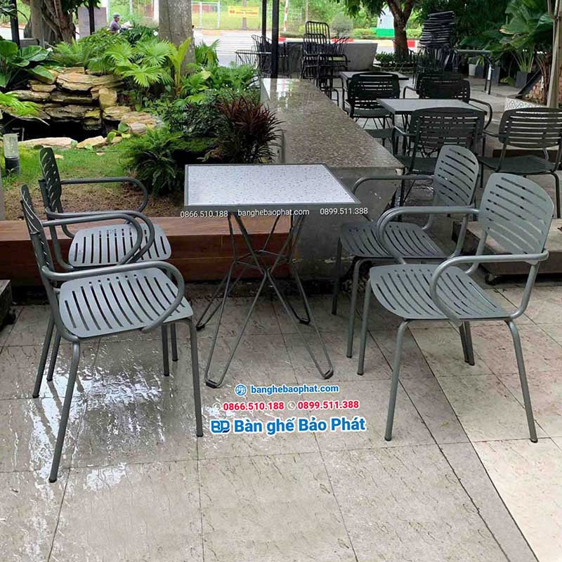 Bàn ghế sắt sơn tĩnh điện có độ bền cao khi dùng ngoài trời