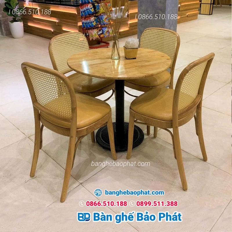 Bộ bàn ghế cafe phòng lạnh Thonet chất liệu gỗ nệm lưng mây
