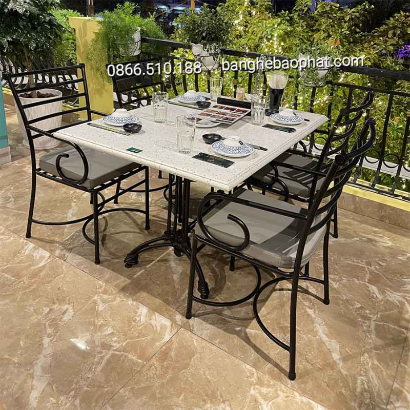 Gợi ý 10+ Mẫu Bàn Ghế Sắt Ngoài Trời Đẹp Cho Sân Vườn Biệt Thự 20 Bộ bàn ghế sắt ngoài trời BGSBP025 dành cho sân vườn biệt thự
