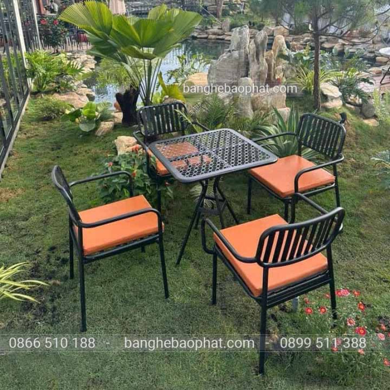 bo ban ghe sat ngoai troi cho nha hang tiec nuong bbq 2