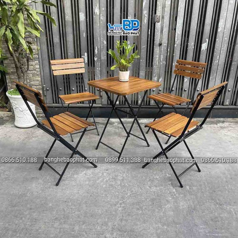 Bộ Bàn Ghế Xếp Nan Thẳng Patio-01 24 Bộ bàn ghế xếp nan thẳng Patio 01 với nan gỗ tự nhiên xử lý kỹ lưỡng